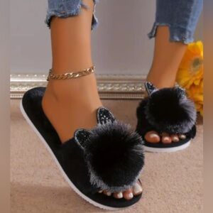 Pretty Pom-Pom slippers🖤